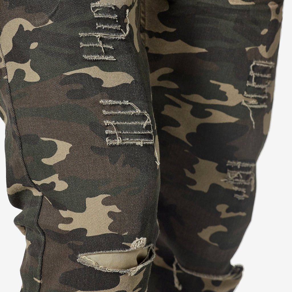 Copper Rivet Distressed Jeans 033215