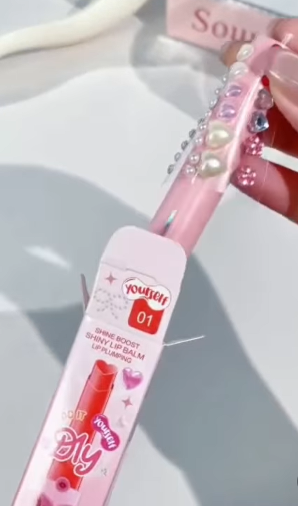 DIY Surprise Lip Plumping Gloss