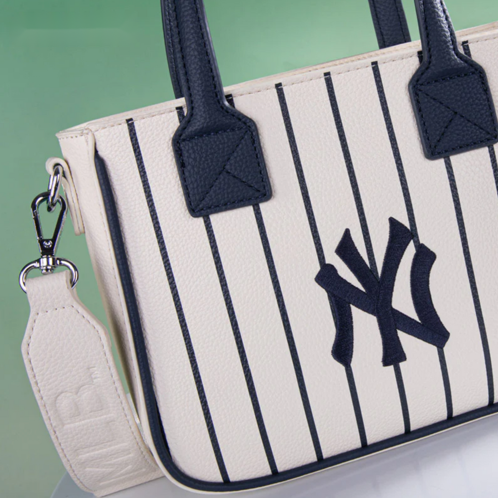 NY Yankees Tote w/ Coin Pouch