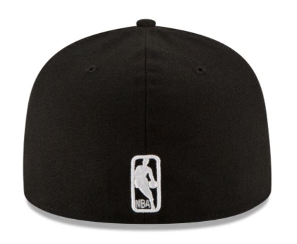 Chicago Bulls Black White Outline Fitted Cap