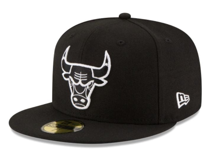 Chicago Bulls Black White Outline Fitted Cap
