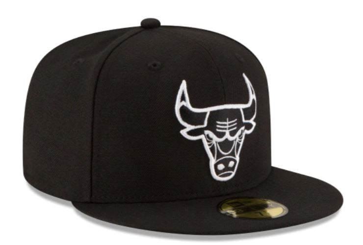 Chicago Bulls Black White Outline Fitted Cap